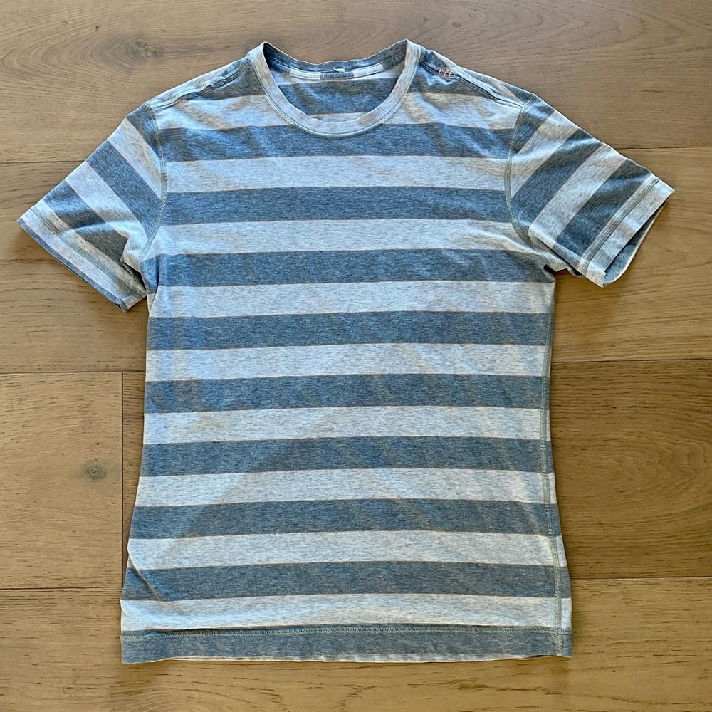 Lululemon t-shirt